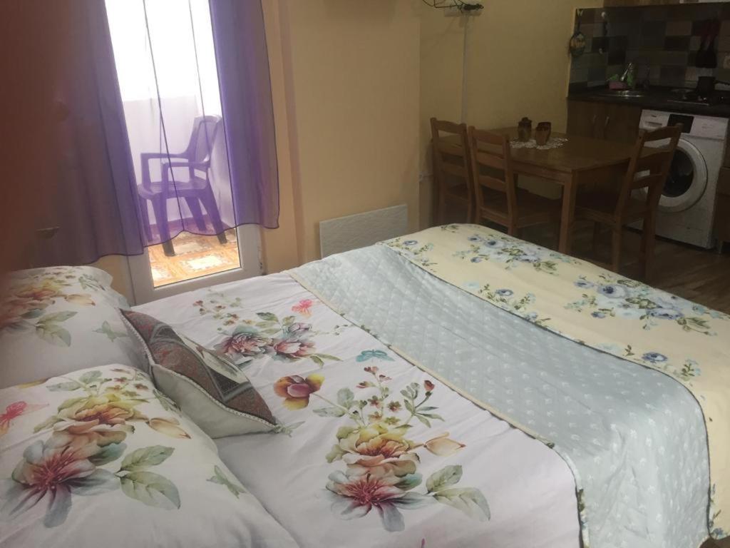 Квартира У Моря С Двумя Балконами Batumi Ngoại thất bức ảnh